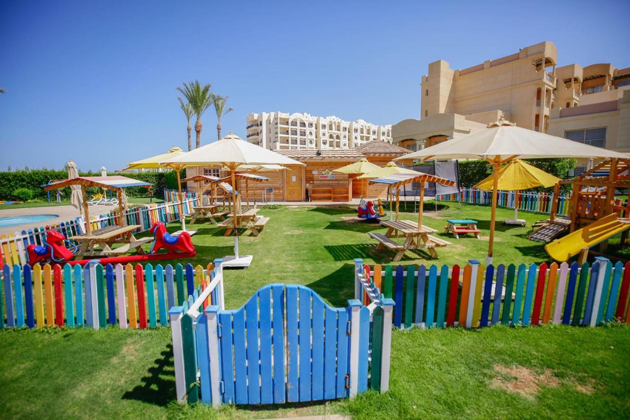 Hotel Tropitel Sahl Hasheesh Hurghada Exterior foto The resort's children's area