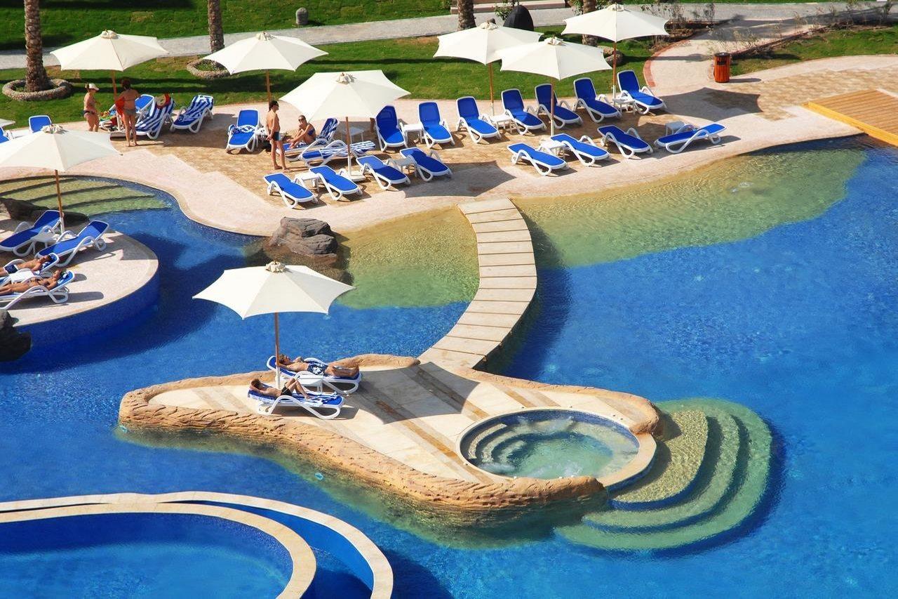 Hotel Tropitel Sahl Hasheesh Hurghada Exterior foto The swimming pool at the hotel