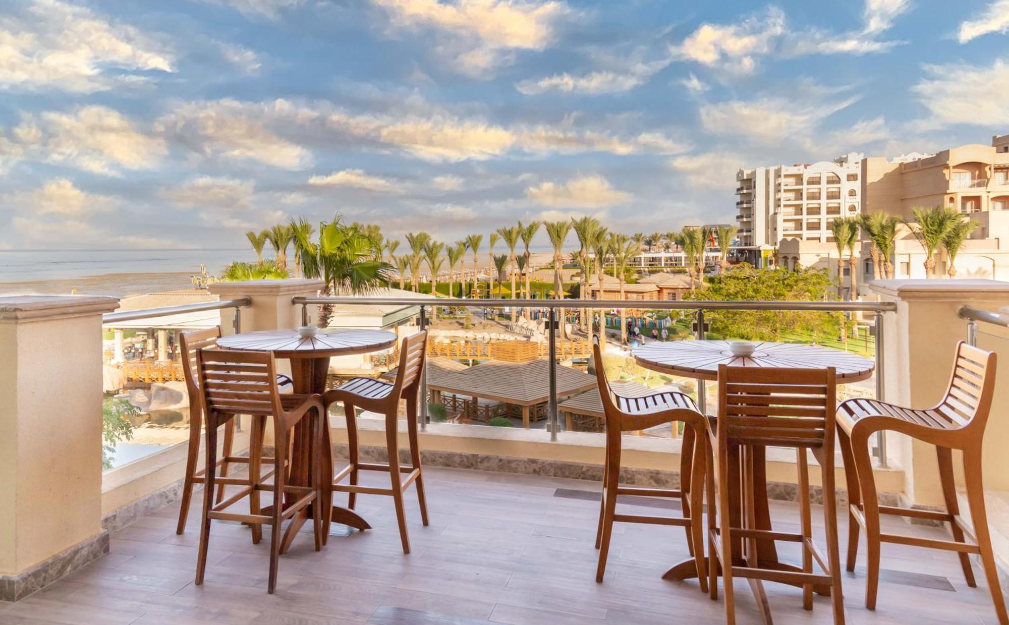 Hotel Tropitel Sahl Hasheesh Hurghada Exterior foto View from the rooftop bar
