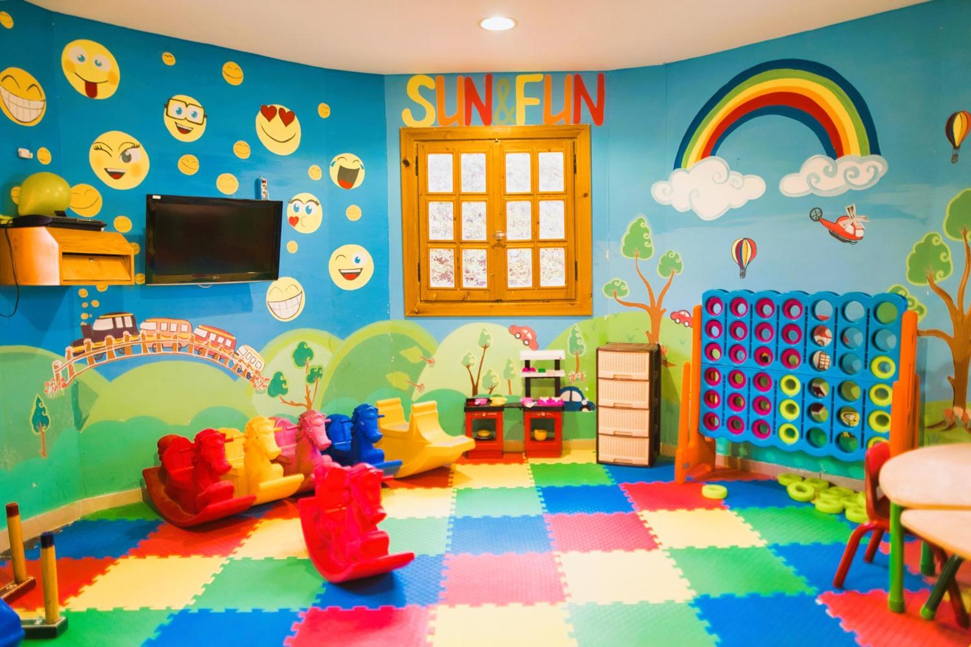 Hotel Tropitel Sahl Hasheesh Hurghada Exterior foto A children's playroom at a hotel