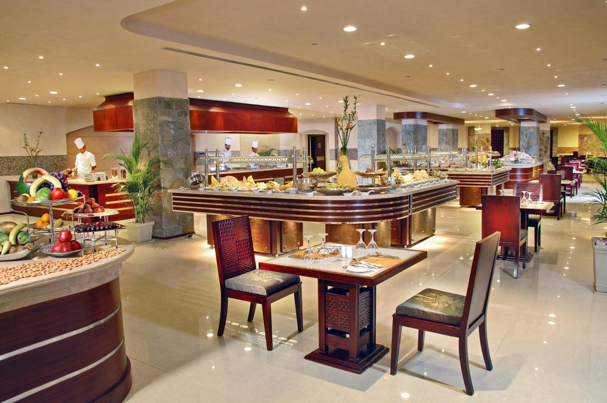 Hotel Tropitel Sahl Hasheesh Hurghada Exterior foto The buffet at the Grand Hyatt Hotel, Dubai