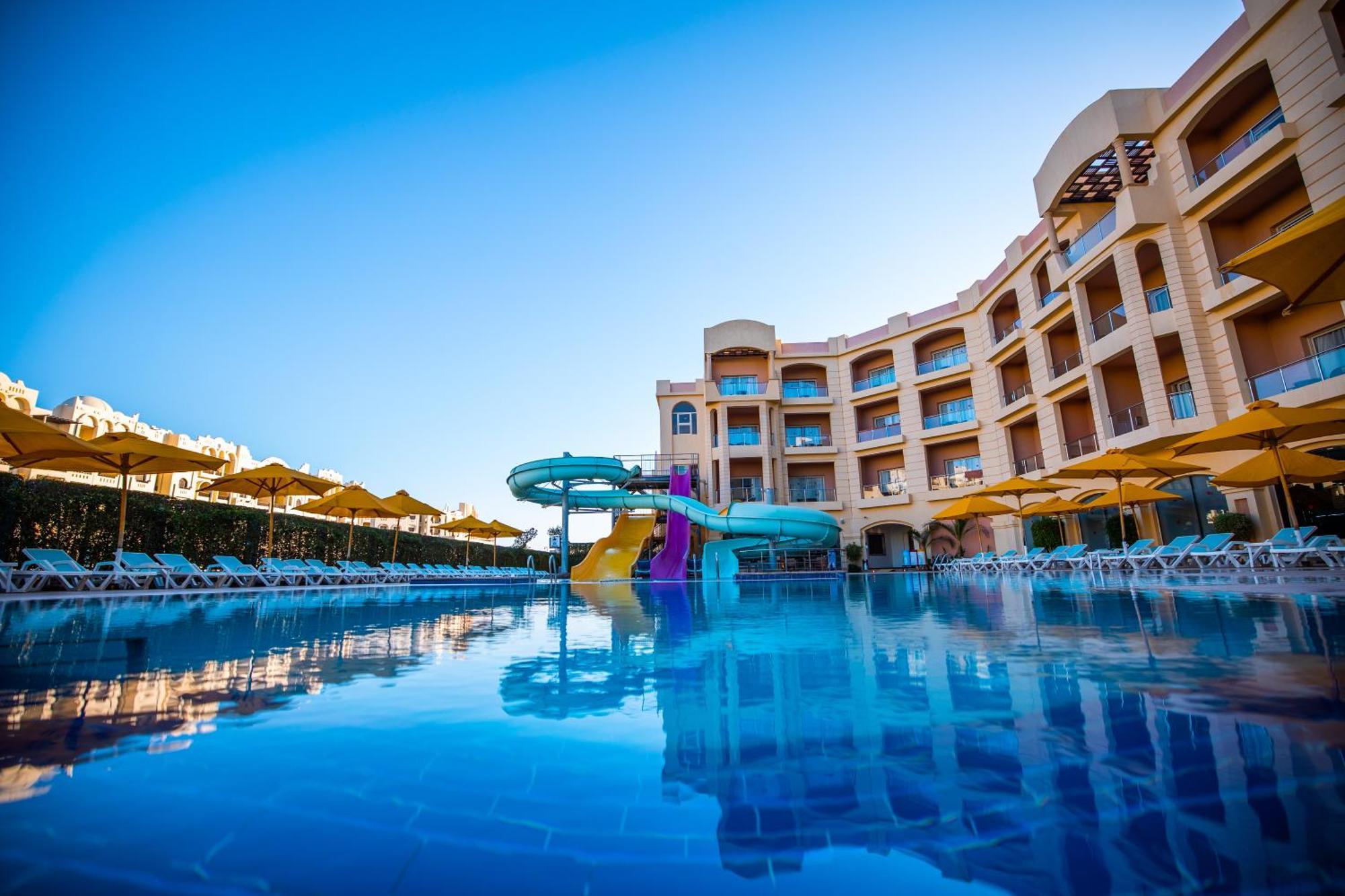 Hotel Tropitel Sahl Hasheesh Hurghada Exterior foto The swimming pool at the hotel