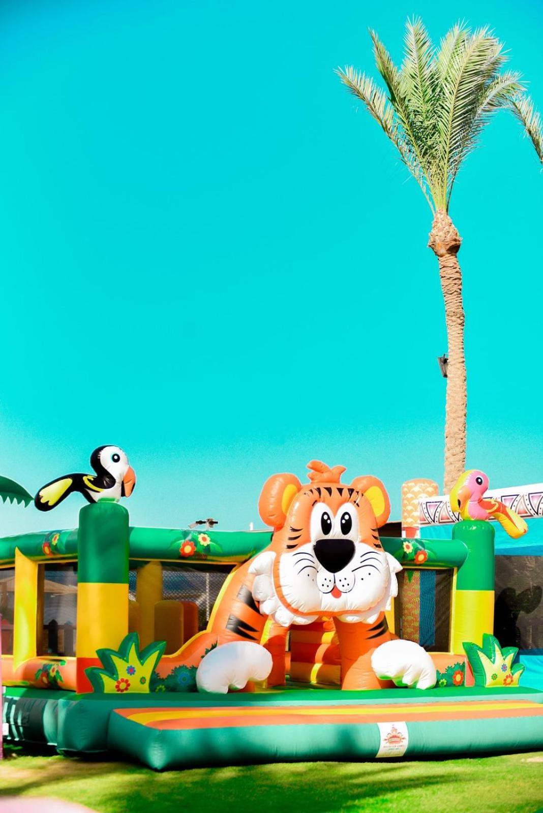 Hotel Tropitel Sahl Hasheesh Hurghada Exterior foto The park's mascot, the Jungle Tiger